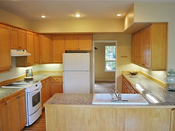 5th image of 1521 12th Ln