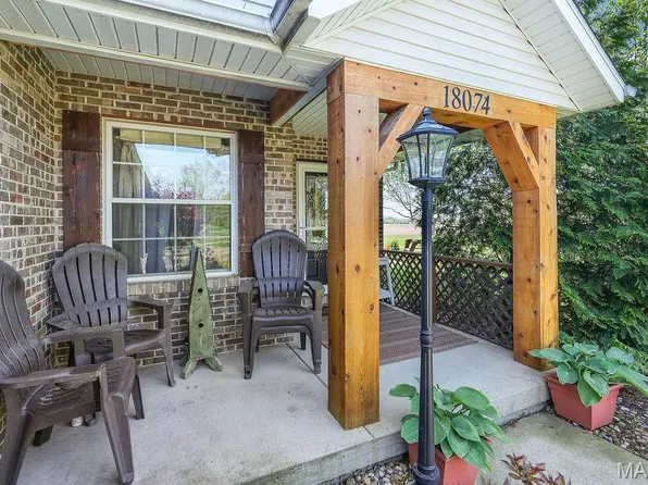 18074 W Oxford Rd, Staunton, IL 62088