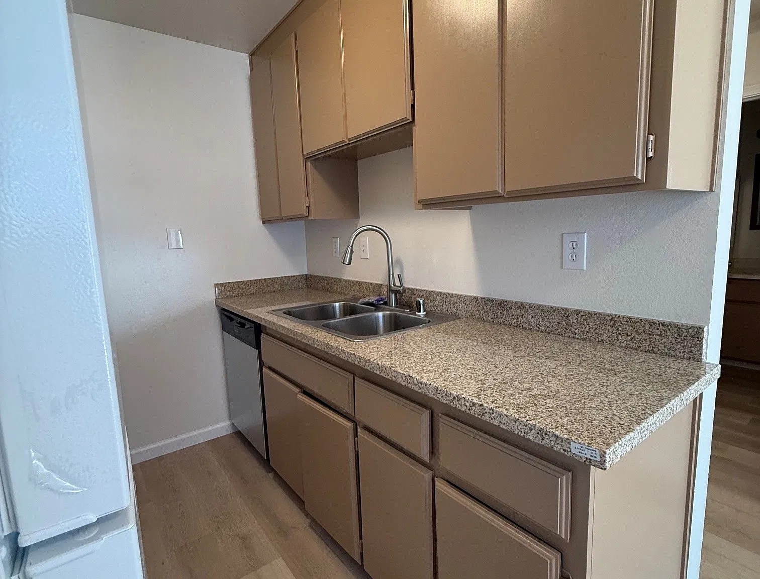 2 bed, 681 sqft, $1,950 — Photo 2