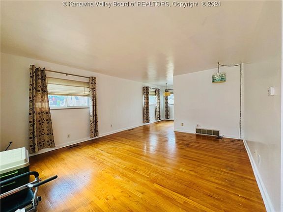 2nd image of 3615 Kanawha Ave SE #C