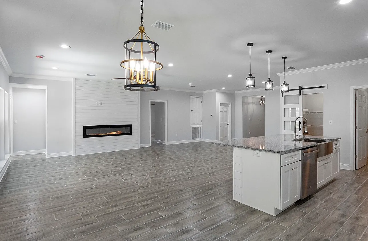 4 bed, 2082 sqft, $2,650 — Photo 4