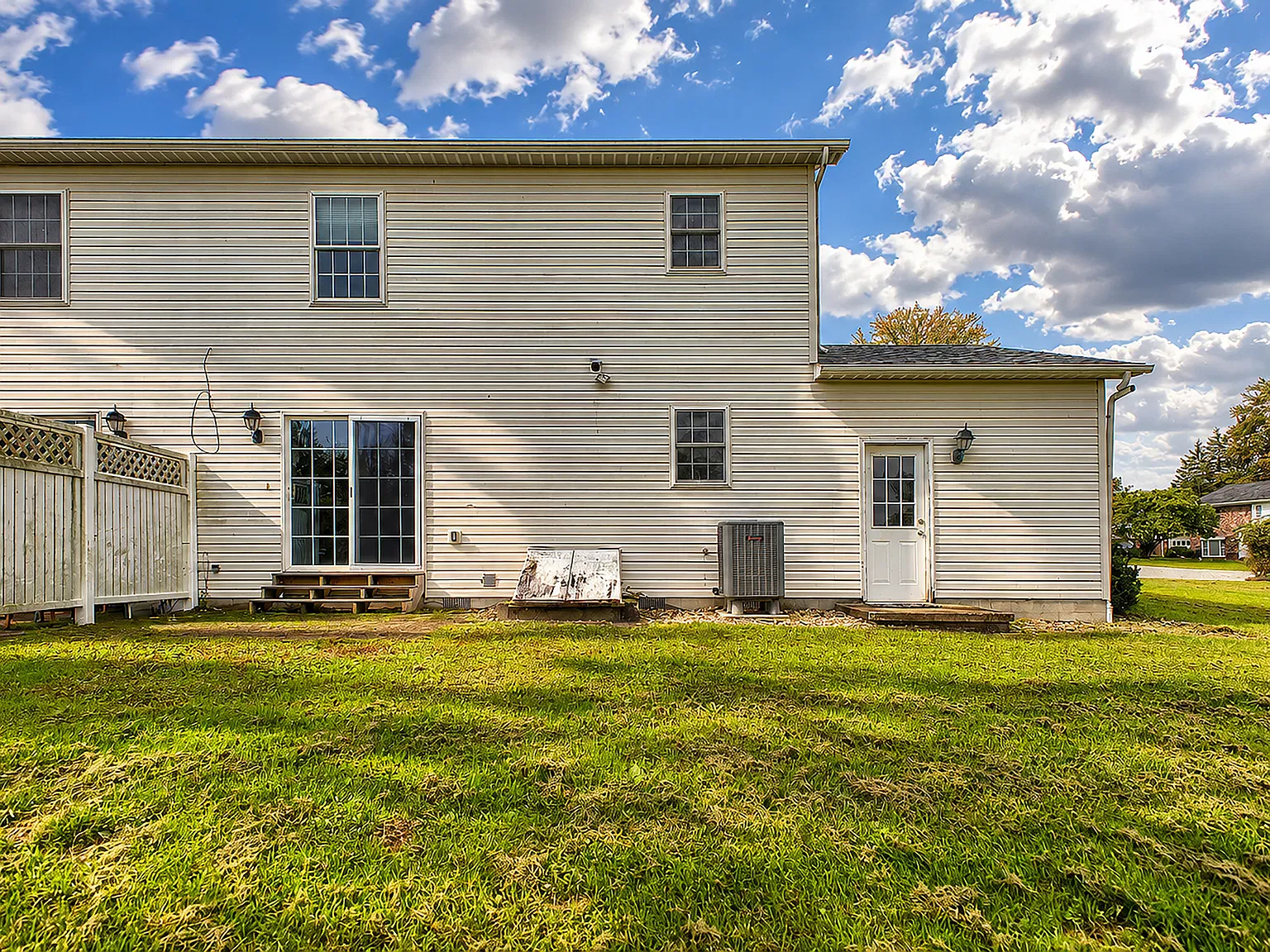 3 bed, 1.5 bath, 1201 sqft, $1,350 — Photo 4