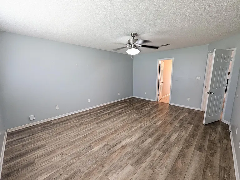 9516 Brentwood Blvd — Photo 11