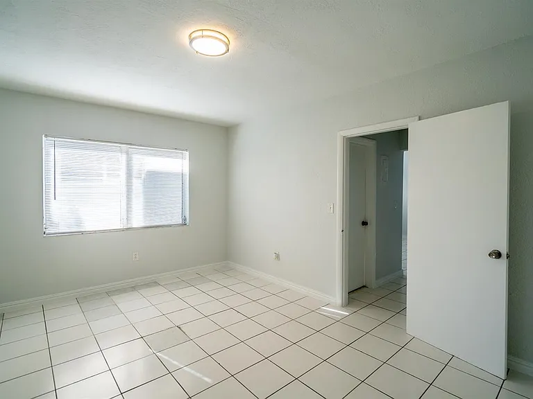 7640 Carlyle Ave #10B — Photo 15