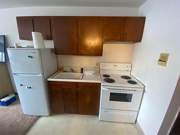 3rd image of 1076 Agate St APT 206