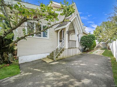 19 4th Avenue, East Rockaway, NY, 11518