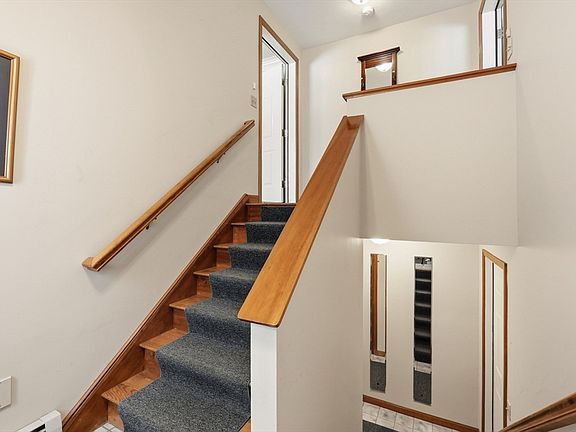 4th image of 28 Nonquit St