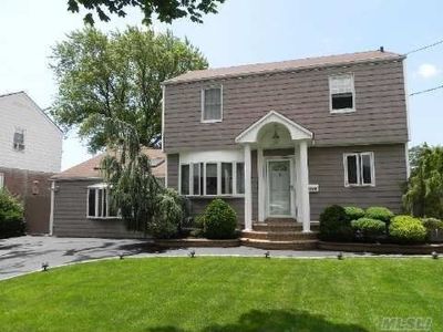 2220 4th St, East Meadow, NY, 11554