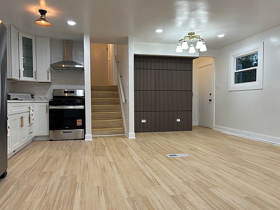 3rd image of 4957 W Ferdinand St