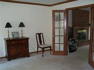 4th image of 340 Carol Ln