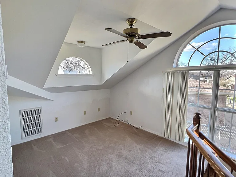 629 Montreal Dr — Photo 17