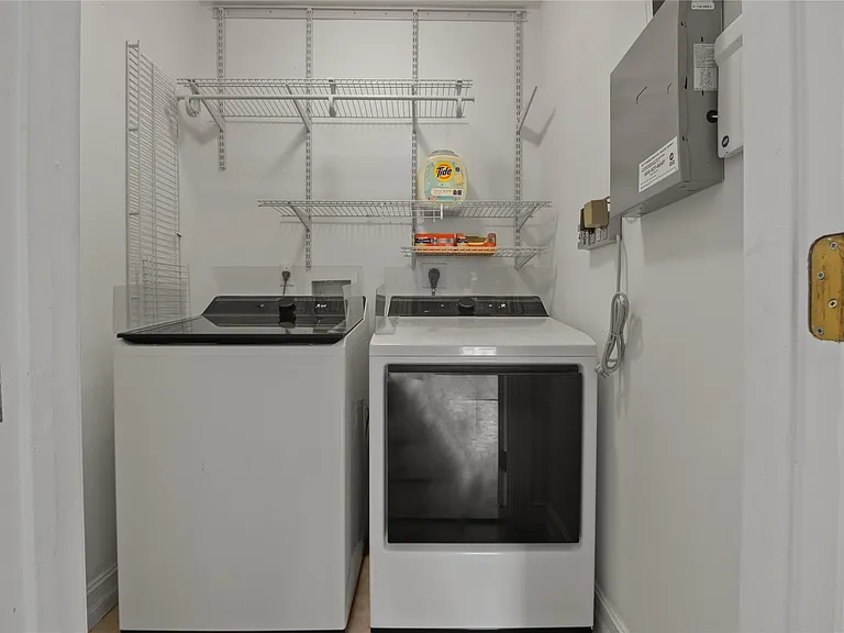 732 NE 15th Ave — Photo 30