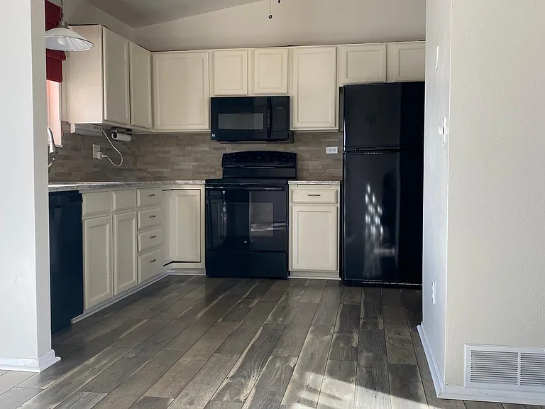 325 Catalina Dr — Photo 12