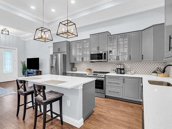 3rd image of 10110 Light Ave