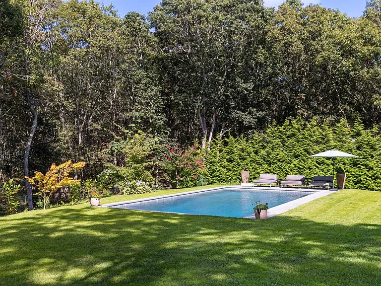 813 Edge Of Woods Rd — Photo 22