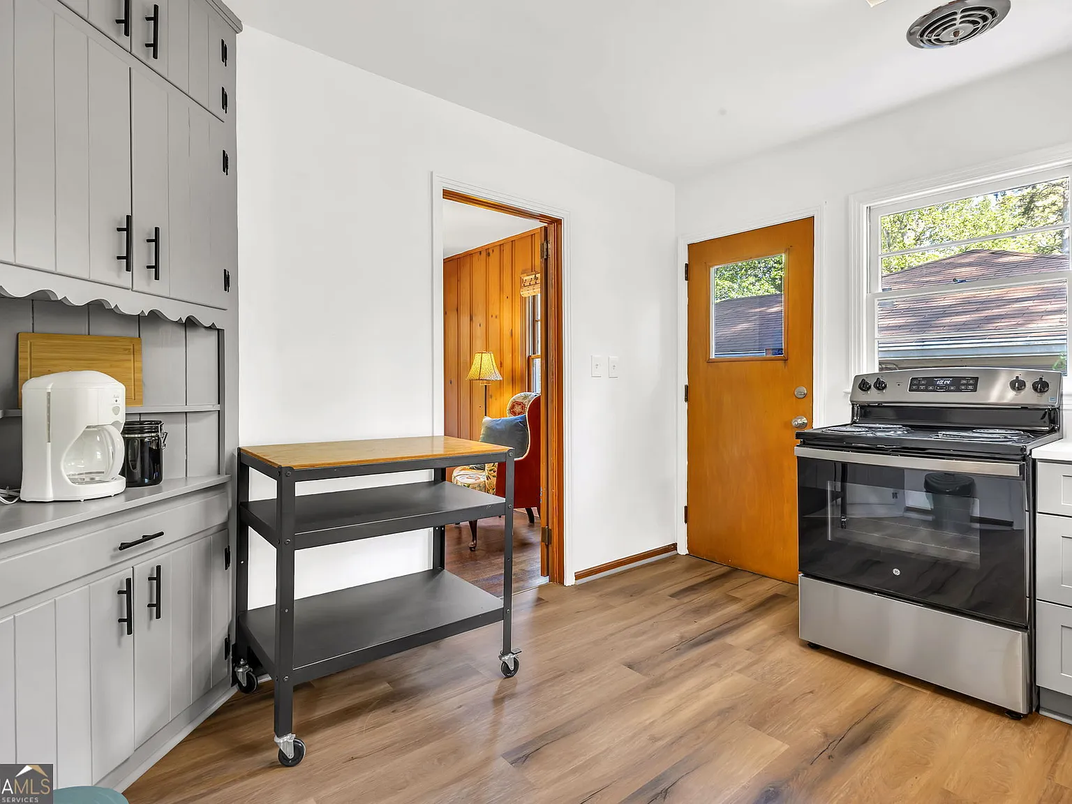 3 bed, 1.5 bath, 2472 sqft, $2,200 — Photo 4