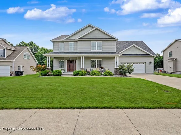 126 S Cougar Dr, Archbald, PA 18403