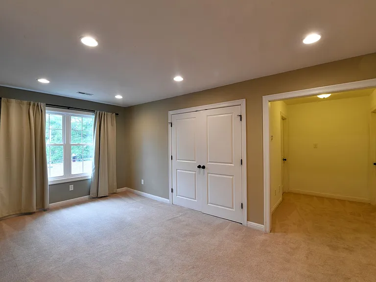 106 Manlyn Dr — Photo 36