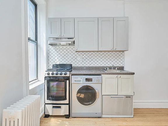4th image of 430 E 66th St #17A