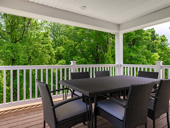 Dominica Spring with Full Basement