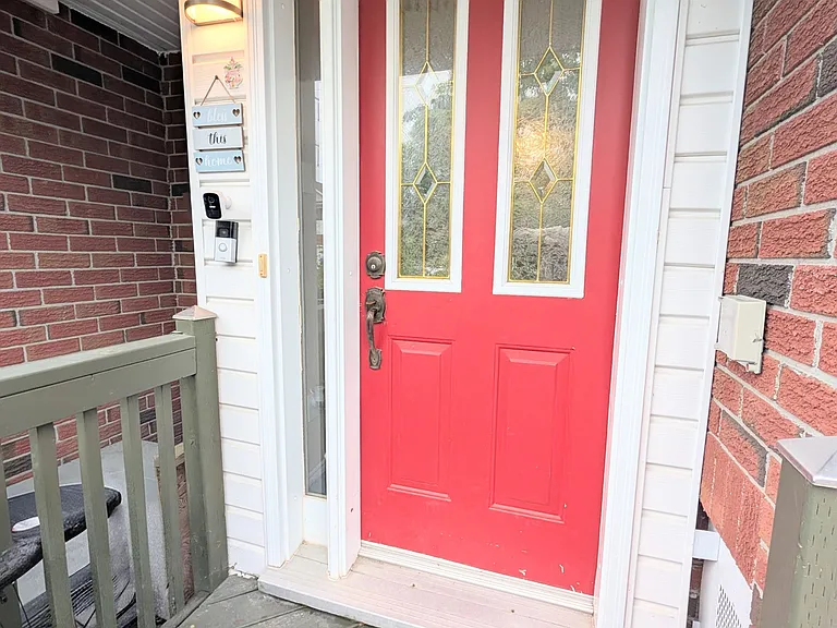 38 Springcreek Cres — Photo 3