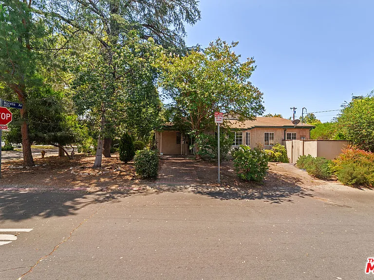 6057 Morella Ave — Photo 1