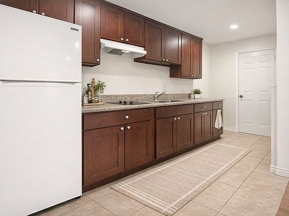 3rd image of 301 N Sycamore Ave APT 8