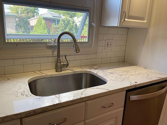 4th image of 31 Sylvia St #1