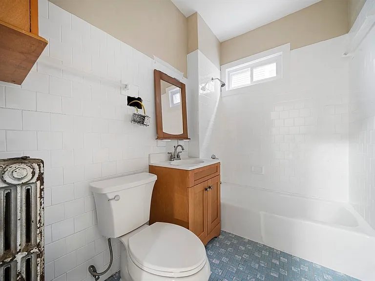 46 Astoria St #3 — Photo 6