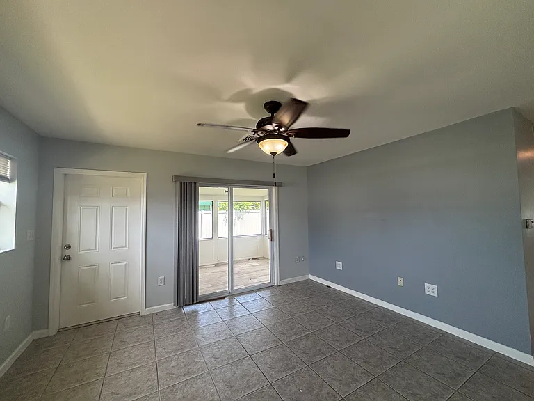 824 Conreid Dr — Photo 2