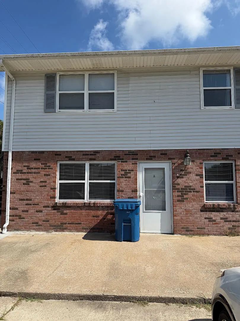 204 SouthWoods Court - A — Photo 2