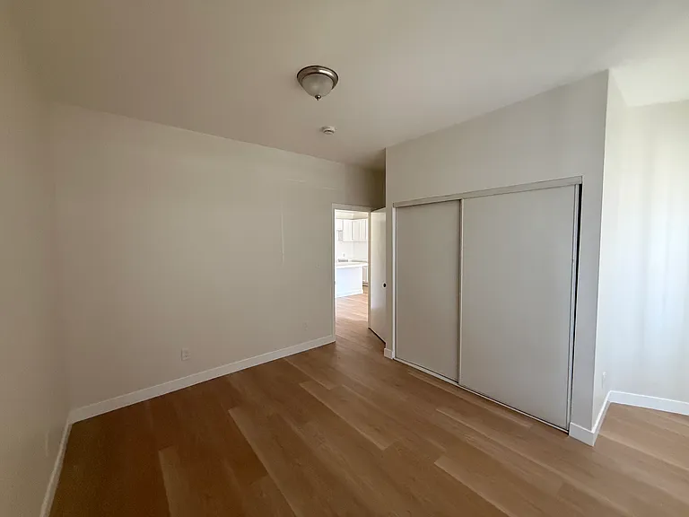 810 W 48th St #810 — Photo 7