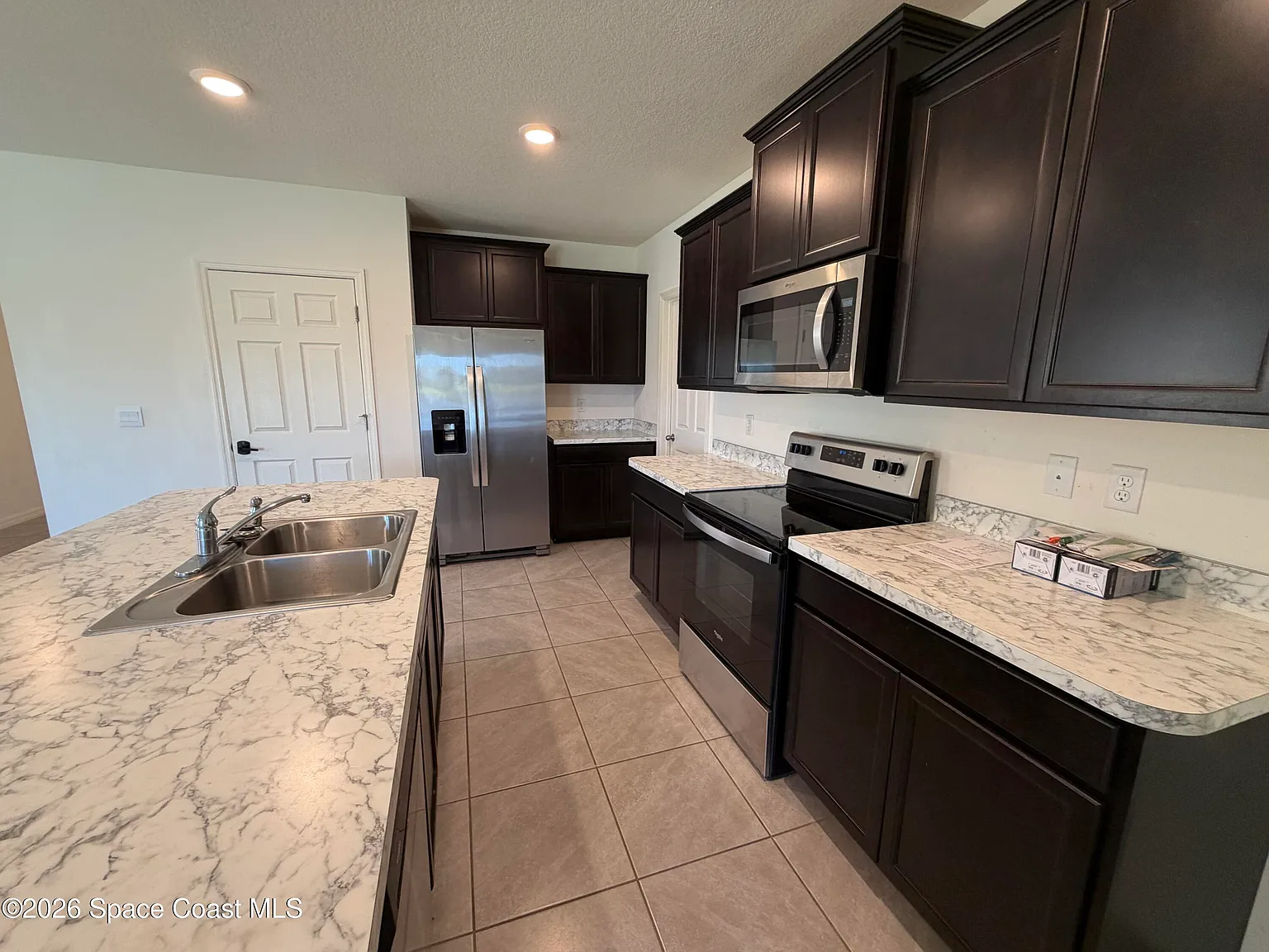 5 bed, 3.0 bath, 2466 sqft, $3,150 — Photo 4