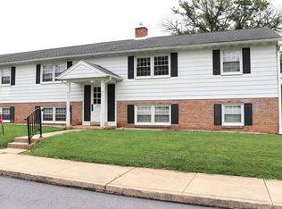 241 Park Ave APT 4, Ephrata, PA 17522