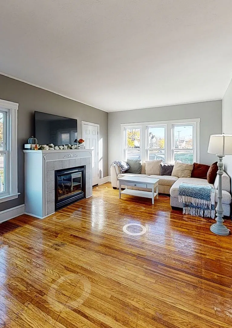 5Br 2Bath! Huge Deck Fully Renovated — Photo 2