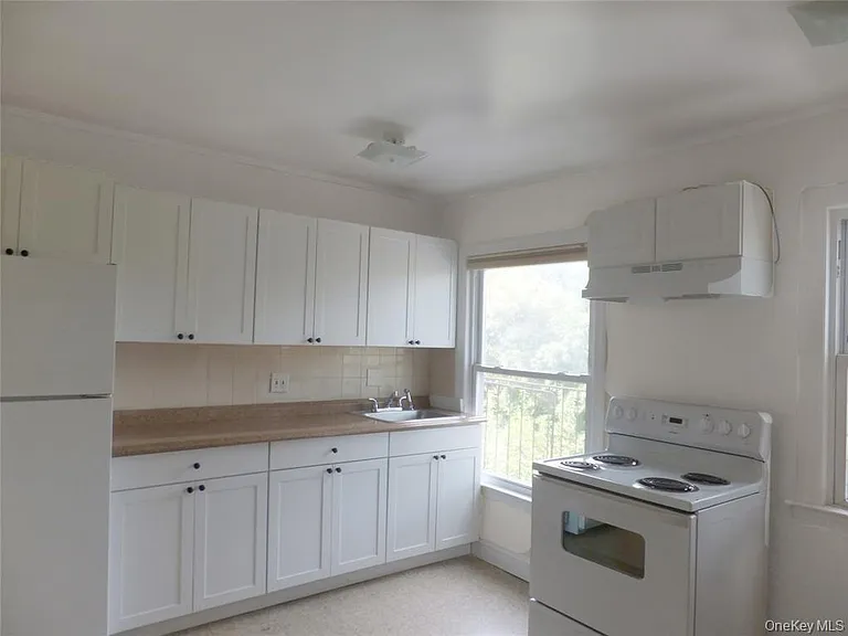 107 Kensington Rd #5 — Photo 5