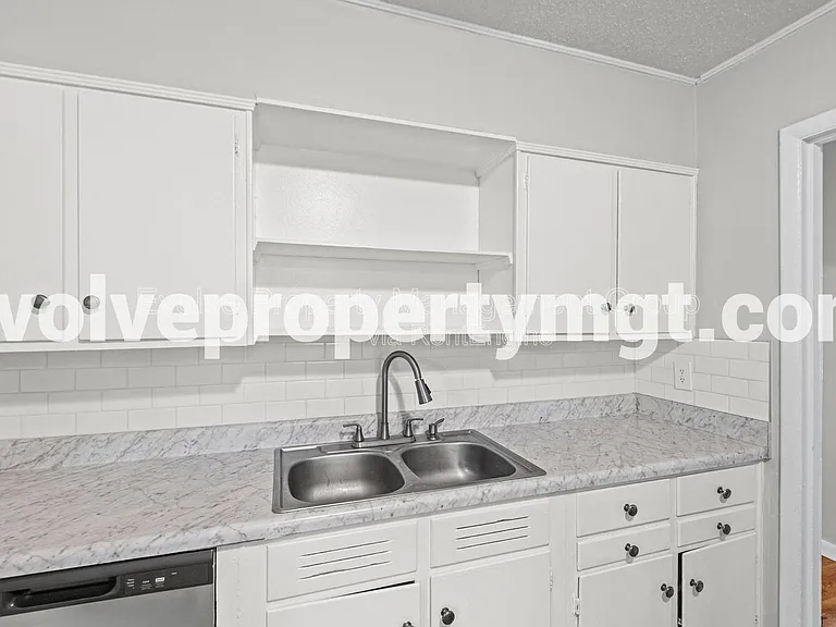 1716 Cornelia Ln — Photo 8