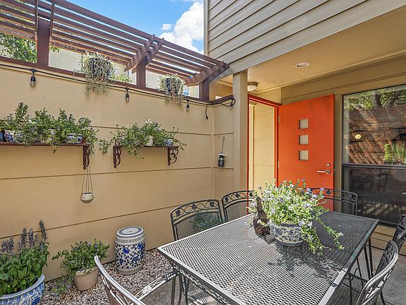 2nd image of 3913 Buena Vista St Unit A