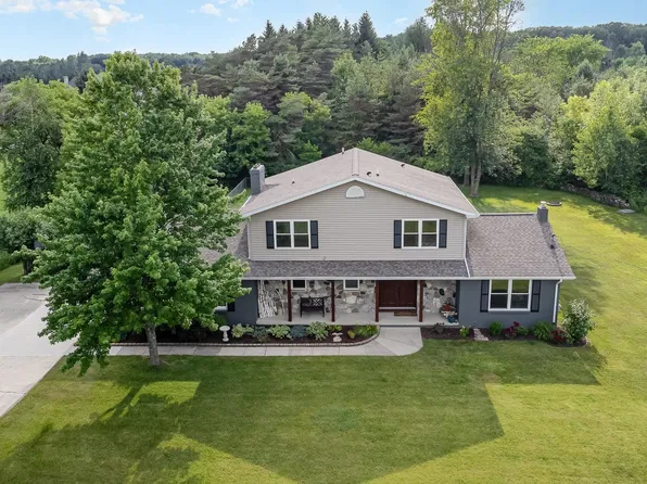 3383 N Eastman Rd, Midland, MI 48642