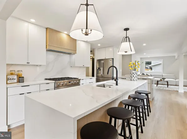 103 Ramblewood Pkwy, Mount Laurel, NJ 08054