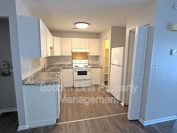 5th image of 846 W Warren St APT D2