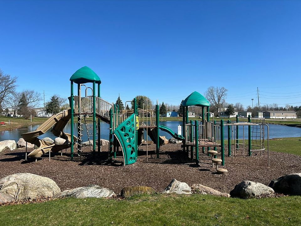 1st image of 10 Hummingbird Dr