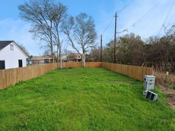 8409 Carver Rd, Houston, TX 77088