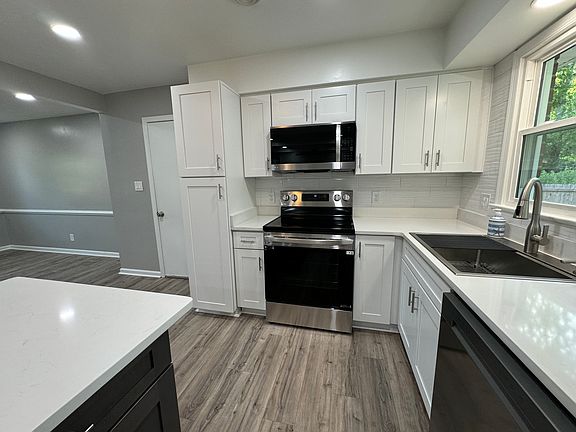5th image of 3416 Plum Cres