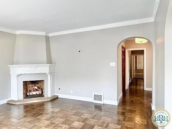 3rd image of 2800 Jackson St