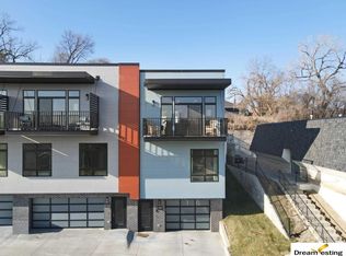 636 N 46th St, Omaha, NE 68132