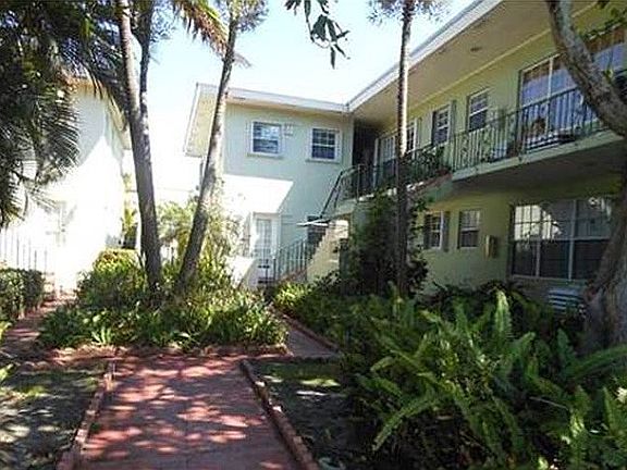 4th image of 8620 Byron Ave APT 6A