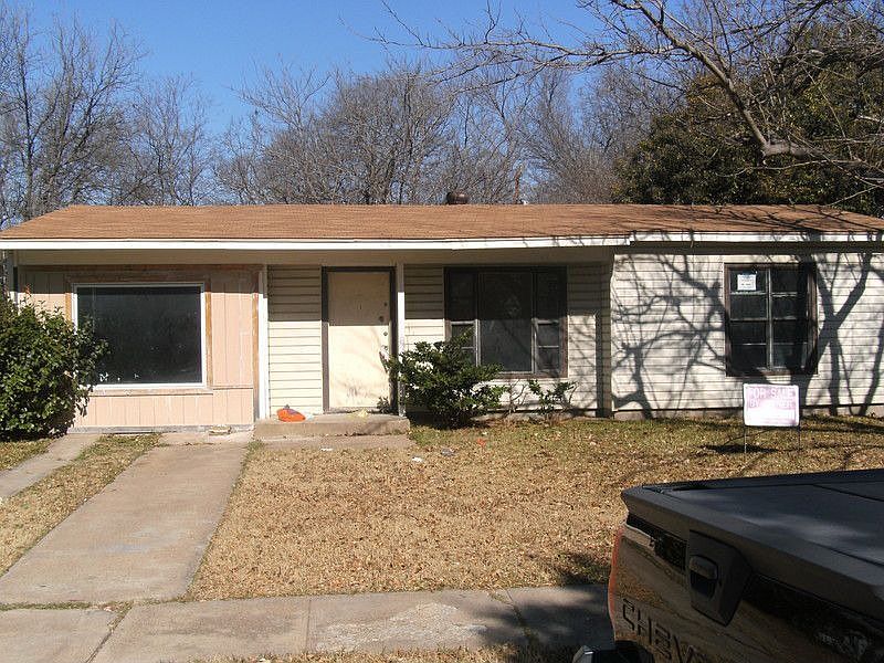 1st image of 818 Highland Dr