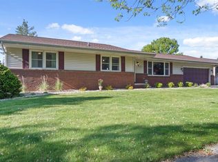 2912 Dodge Dr, Bloomington, IL 61704