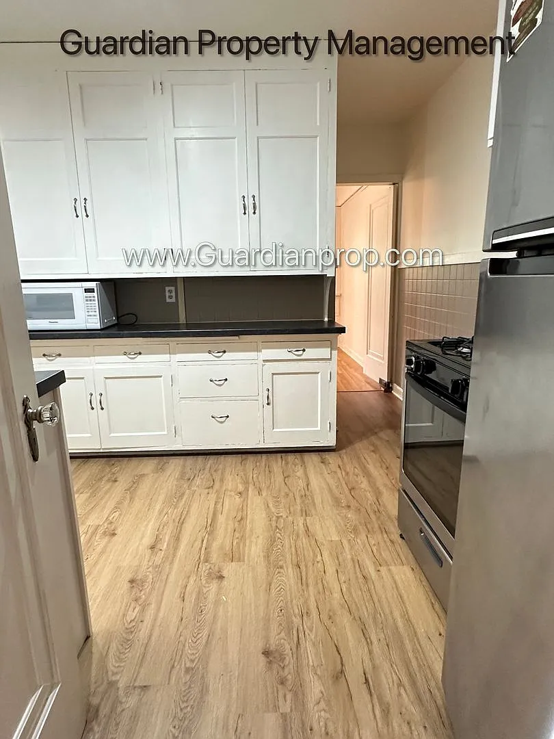 Linden Hills Side By Side, Dishwasher, Attached Garage, Washer/Dryer — Photo 3
